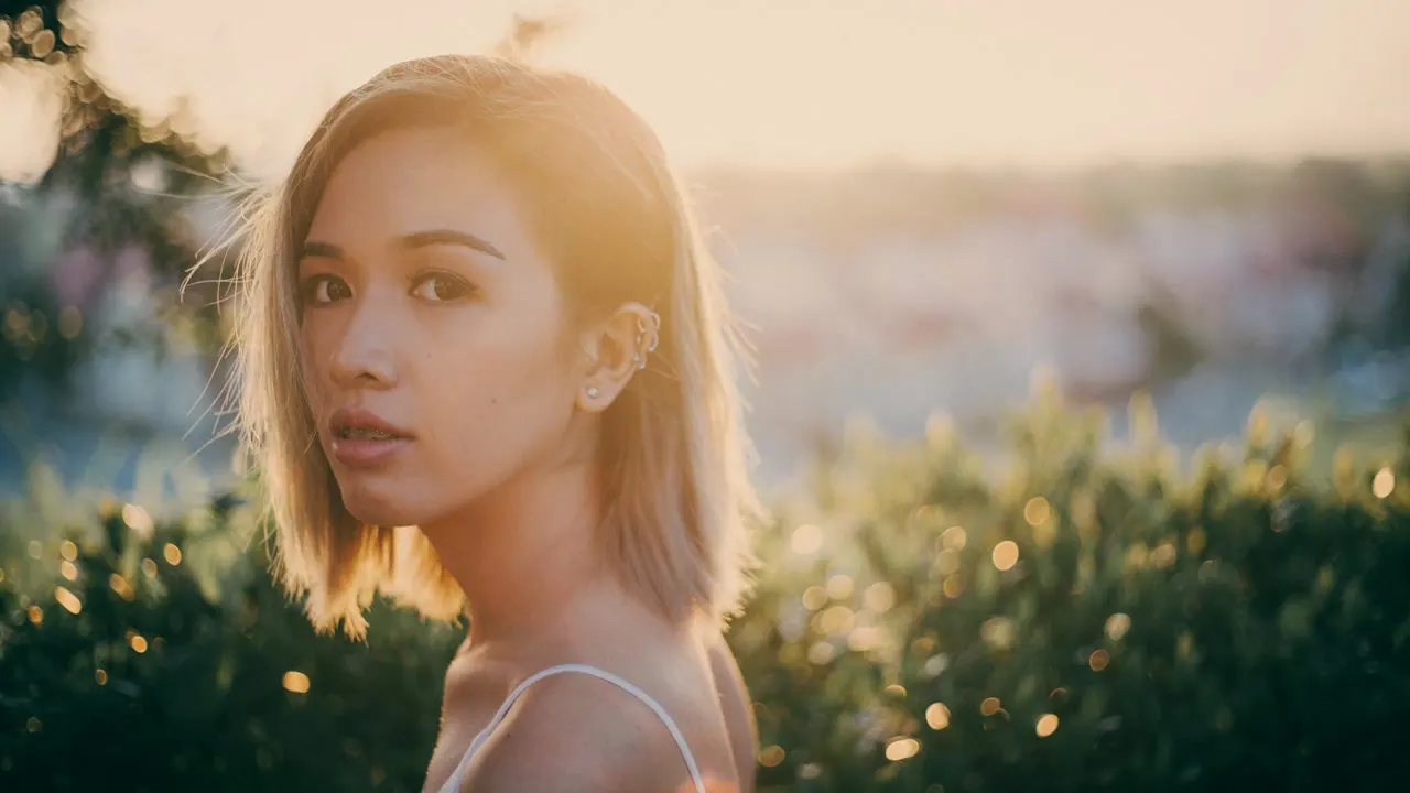 Retrato con el look Firma 3 de Color Grade Resolve